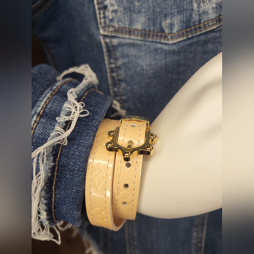 LOUIS VUITTON Brasserie Triple Tour Monogram Vernis Bracelet Marshmallow